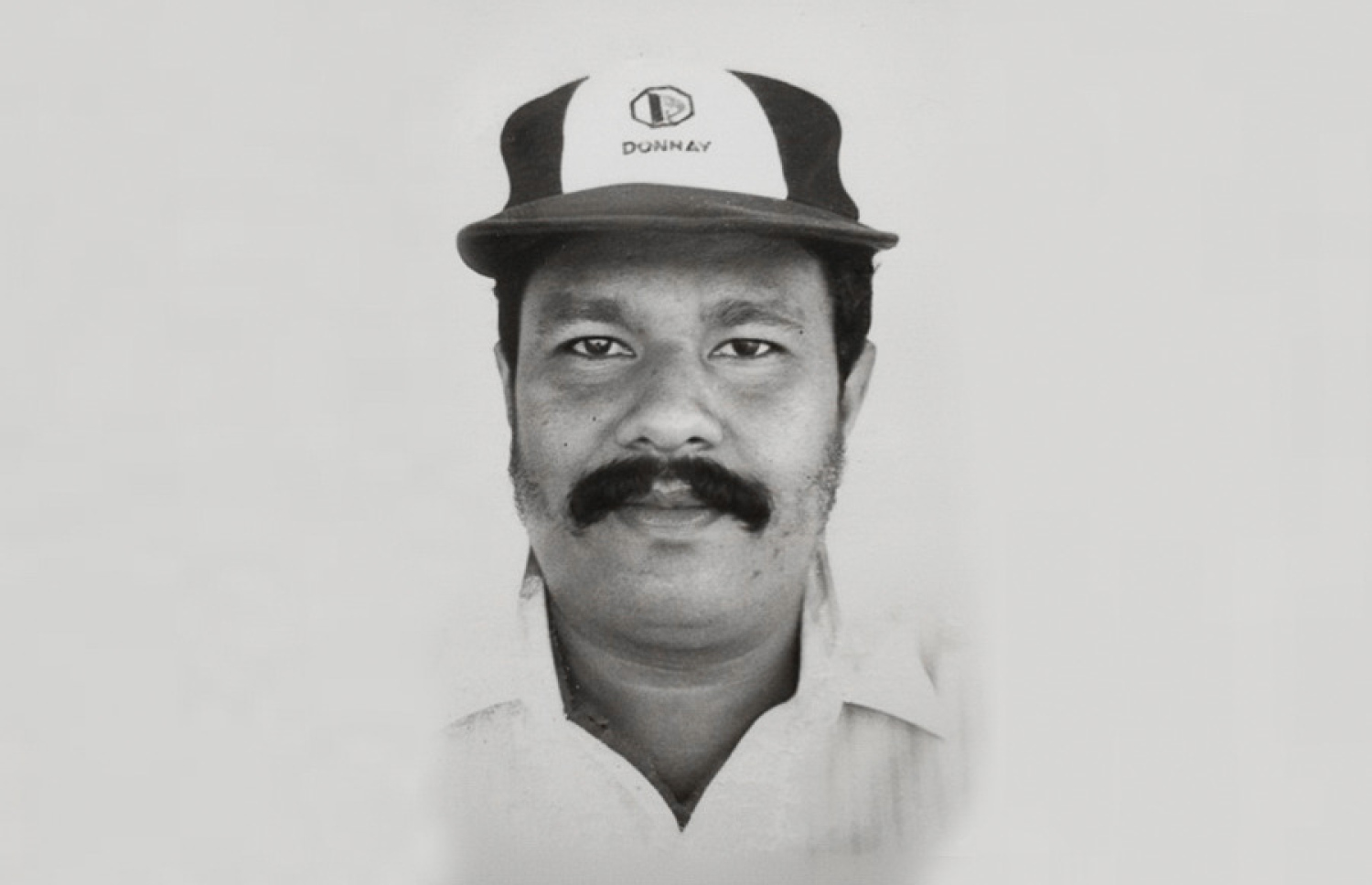 އެމްޔޫ މަނިކު ކްރިކެޓް ކިޓުގައި.