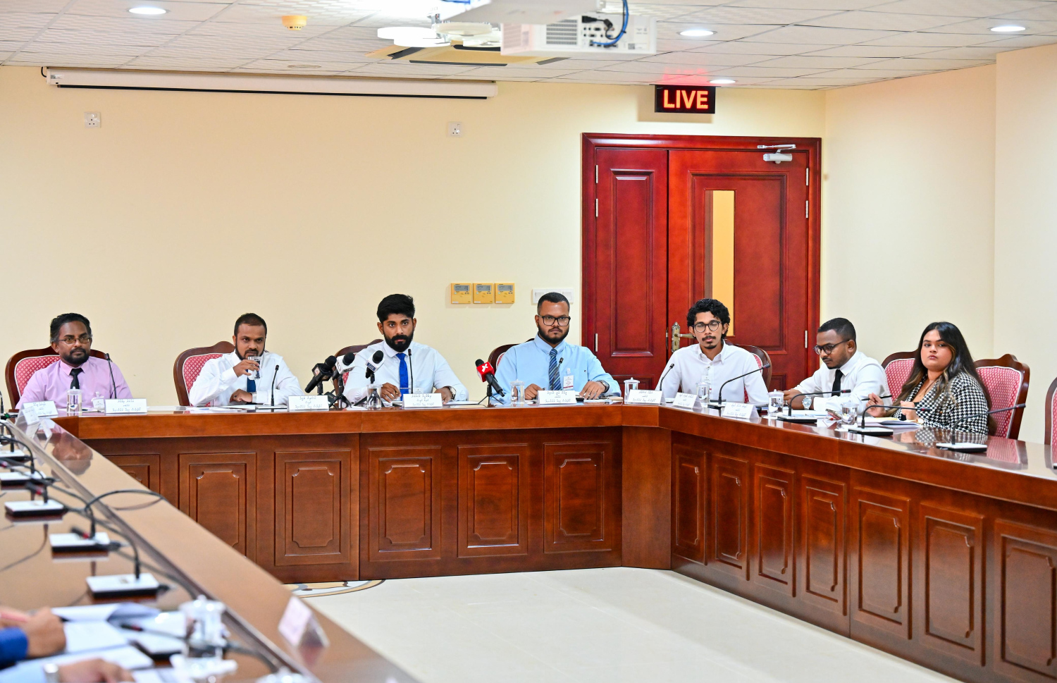 މިނިވަން މުއަސަސާތަކުގެ ކޮމިޓީއަށް މީޑިއާ ކައުންސިލް ހާޒިރުކުރުން: އެ ކައުންސިލުން ވަނީ ބިލާ ދެކޮޅު ކަން ހާމަކޮށްފައި - ފޮޓޯ: ފަޔާޒު މޫސާ / މިހާރު