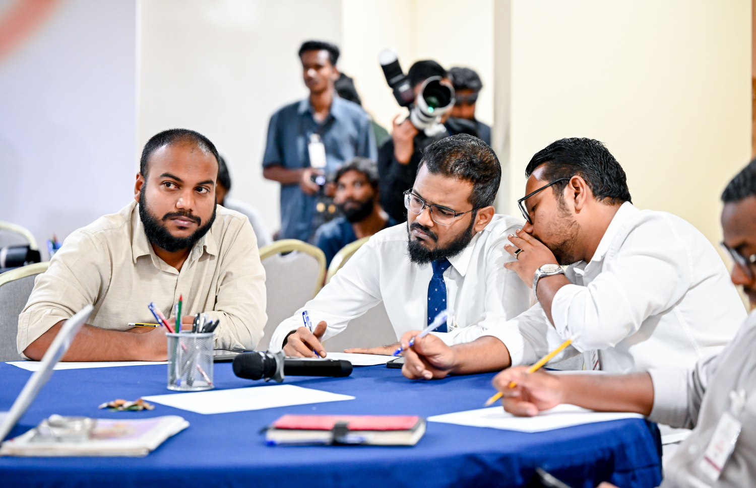 މީޑިއާ ބިލާ ގުޅިގެން ރައްޔިތުންގެ މަޖިލީހުން ނޫސްވެރިންގެ ހިޔާލު ހޯދުން