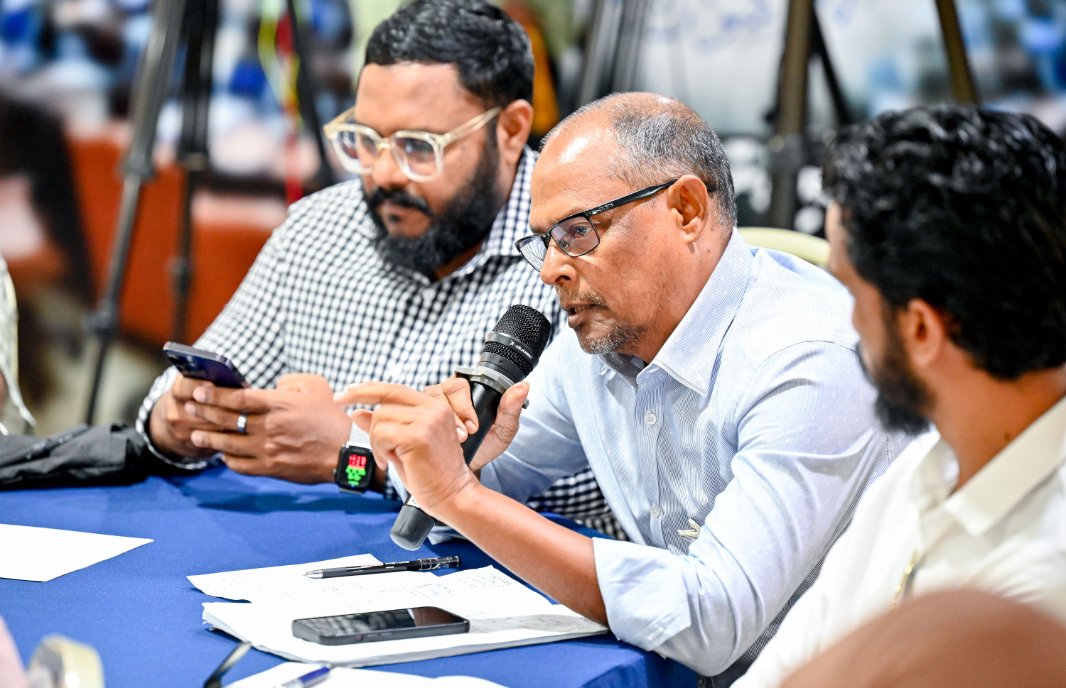 މިނިވަން މުއައްސަސާތަކާ ބެހޭ ކޮމިޓީގެ މިއަދުގެ ބައްދަލުވުމުގެ ތެރެއިން: ކޮމިޓީގައި ވާހަކަ ދެއްކި ހުރިހާ މީޑިއާއަކުން ވަނީ ބިލާ ދެކޮޅު ކަން ހާމަކޮށްފައި - ފޮޓޯ: ނިޝާން އަލީ / މިހާރު