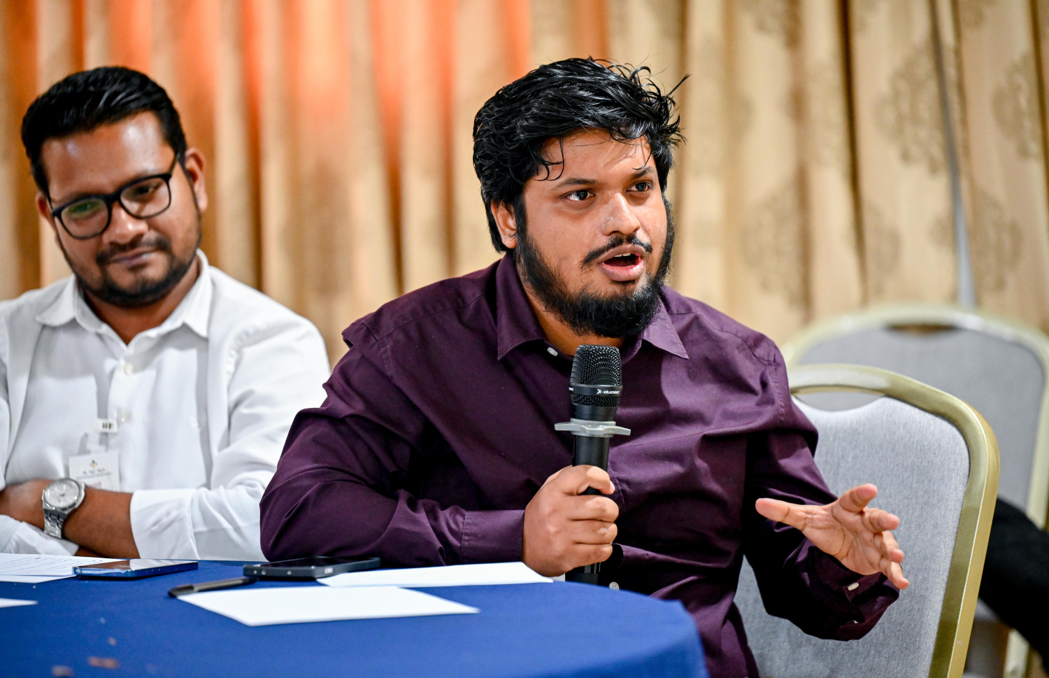 މިނިވަން މުއައްސަސާތަކާ ބެހޭ ކޮމިޓީގެ މިއަދުގެ ބައްދަލުވުމުގެ ތެރެއިން: ކޮމިޓީގައި ވާހަކަ ދެއްކި ހުރިހާ މީޑިއާއަކުން ވަނީ ބިލާ ދެކޮޅު ކަން ހާމަކޮށްފައި - ފޮޓޯ: ނިޝާން އަލީ / މިހާރު