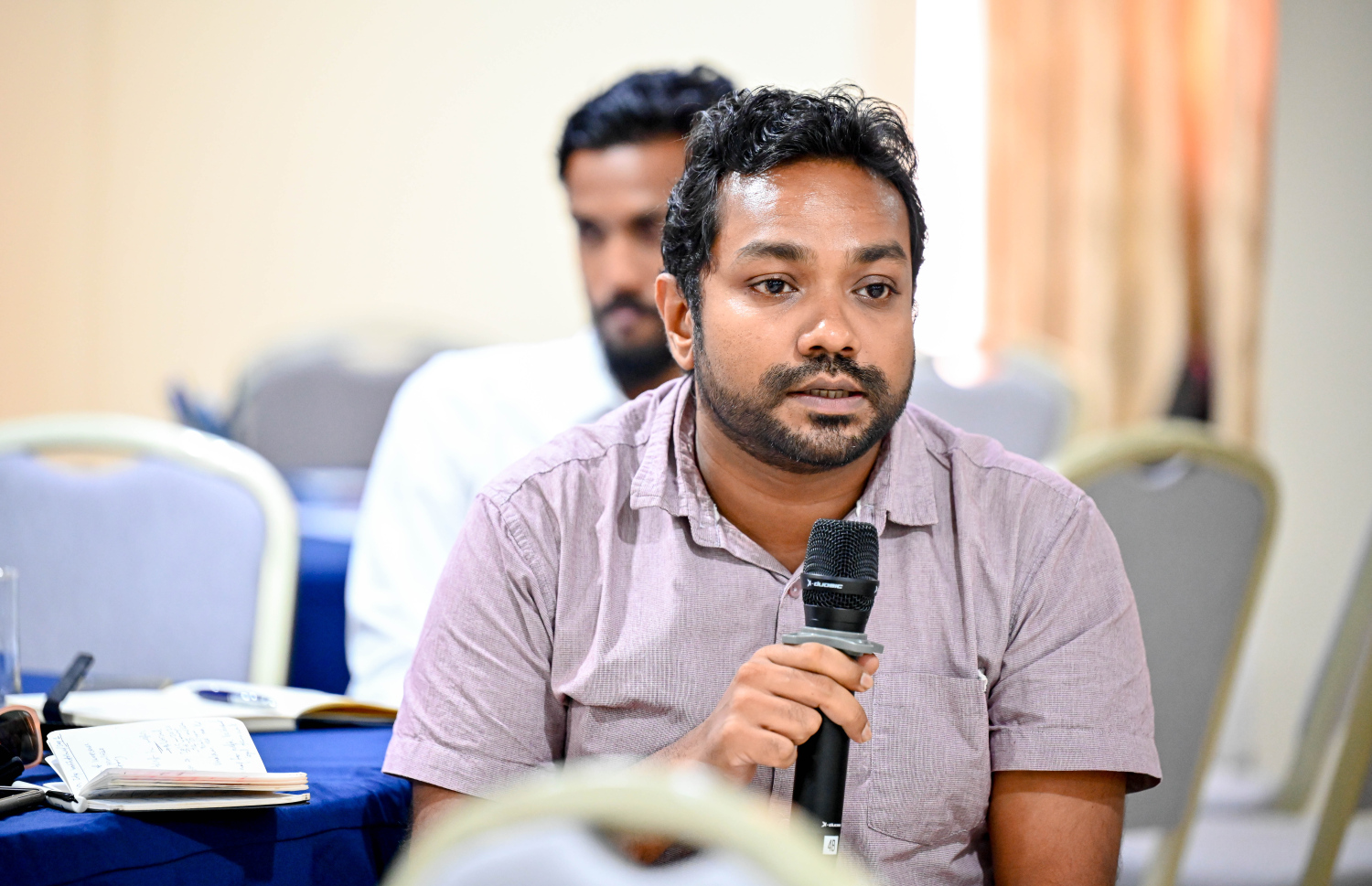 މިނިވަން މުއައްސަސާތަކާ ބެހޭ ކޮމިޓީގައި މިއަދު ނޫސްވެރިން ވާހަކަ ދައްކަނީ. ކޮމިޓީގައި ވާހަކަ ދެއްކި ހުރިހާ މީޑިއާއަކުން ވަނީ ބިލާ ދެކޮޅު ކަން ހާމަކޮށްފައި - ފޮޓޯ: ނިޝާން އަލީ | މިހާރު