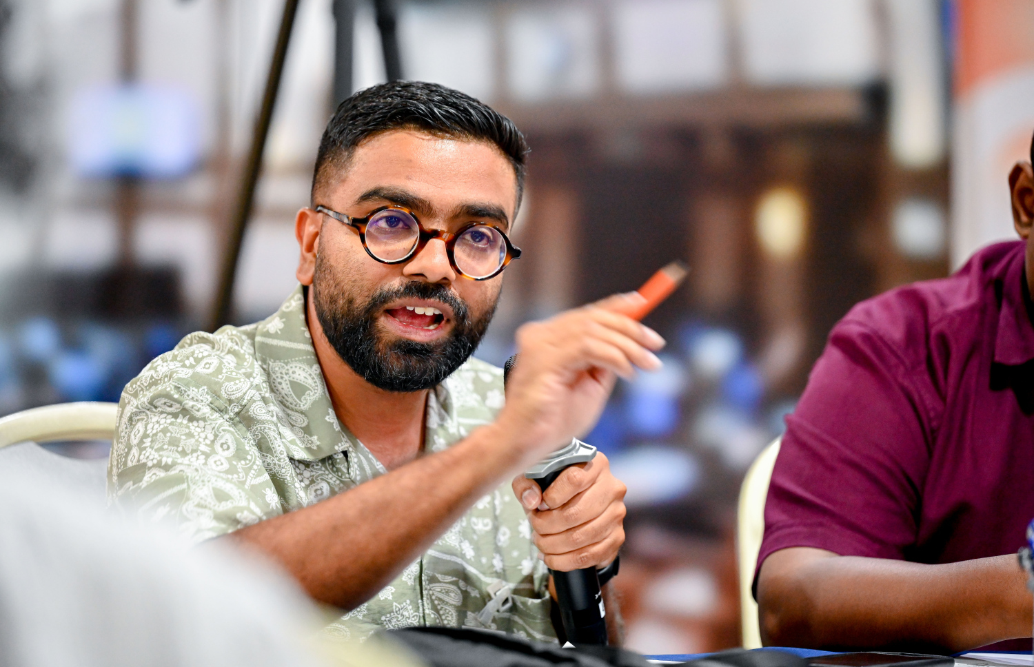 މިނިވަން މުއައްސަސާތަކާ ބެހޭ ކޮމިޓީގައި މިއަދު ނޫސްވެރިއަކު ވާހަކަ ދައްކަނީ. ކޮމިޓީގައި ވާހަކަ ދެއްކި ހުރިހާ މީޑިއާއަކުން ވަނީ ބިލާ ދެކޮޅު ކަން ހާމަކޮށްފައި - ފޮޓޯ: ނިޝާން އަލީ | މިހާރު