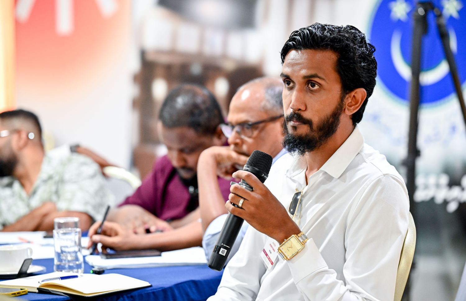 މިނިވަން މުއައްސަސާތަކާ ބެހޭ ކޮމިޓީގައި މިއަދު ނޫސްވެރިން ވާހަކަ ދައްކަނީ. ކޮމިޓީގައި ވާހަކަ ދެއްކި ހުރިހާ މީޑިއާއަކުން ވަނީ ބިލާ ދެކޮޅު ކަން ހާމަކޮށްފައި - ފޮޓޯ: ނިޝާން އަލީ | މިހާރު