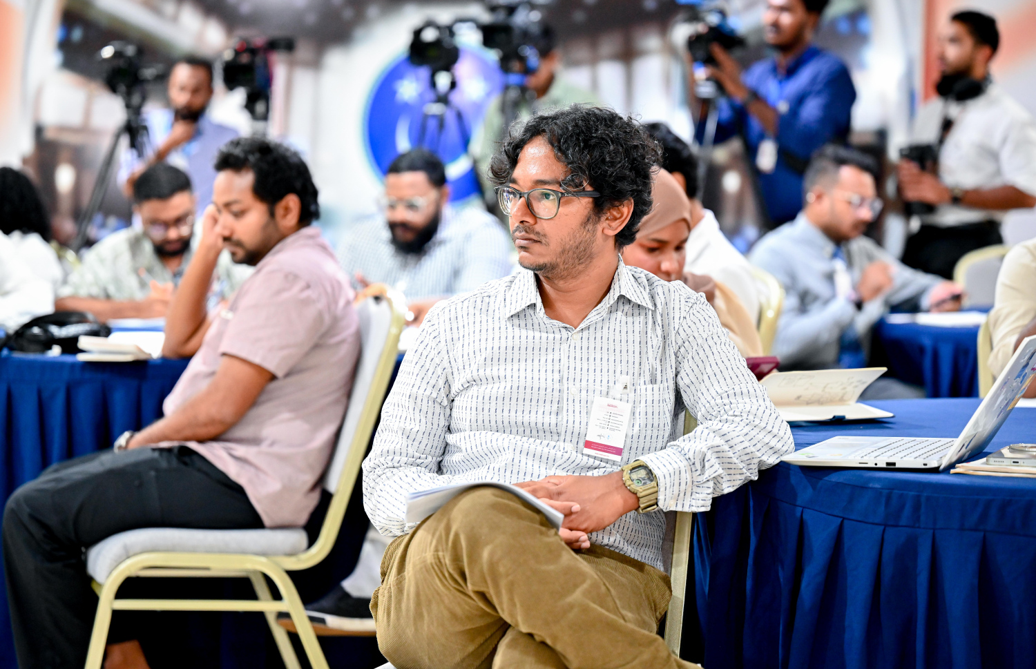 މިނިވަން މުއައްސަސާތަކާ ބެހޭ ކޮމިޓީގައި މިއަދު ނޫސްވެރިން ބައިވެރިވަނީ. ކޮމިޓީގައި ވާހަކަ ދެއްކި ހުރިހާ މީޑިއާއަކުންހެން ވަނީ އެ ބިލާ ދެކޮޅު ކަން ހާމަކޮށްފައި - ފޮޓޯ: ނިޝާން އަލީ | މިހާރު