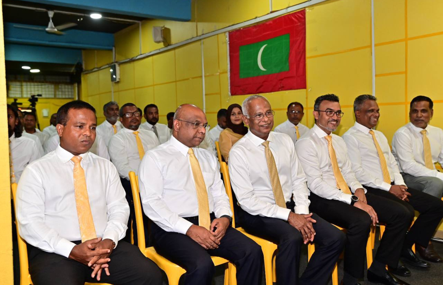 އެމްޑީޕީގެ ގައުމީ މަޖިލީހުގެ ޖަލްސާގައި މެމްބަރުން ބައިވެރިވަނީ.