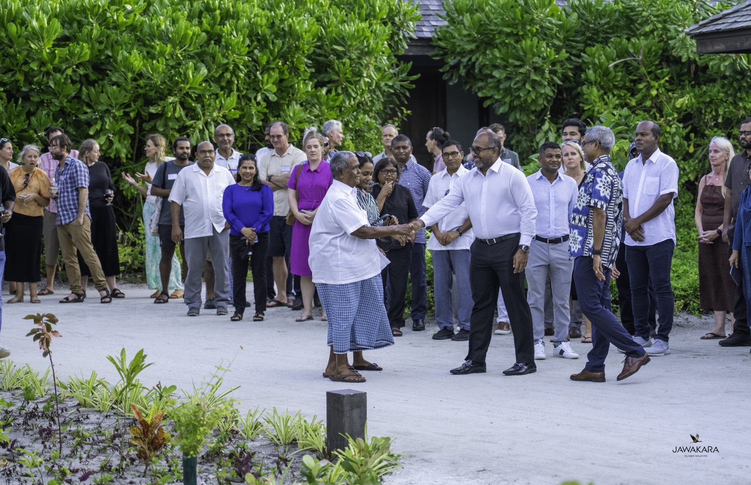 ޖަވަކަރާ އައިލެންޑްސް މޯލްޑިވްސް ރިސޯޓުގައި މެރިން ރިސާޗު ސެންޓަރު ހުޅުވުމުގެ ރަސްމިއްޔާތު.-- ފޮޓޯ: ކްރައުން އެންޑް ޗަމްޕާ ރިސޯޓްސް