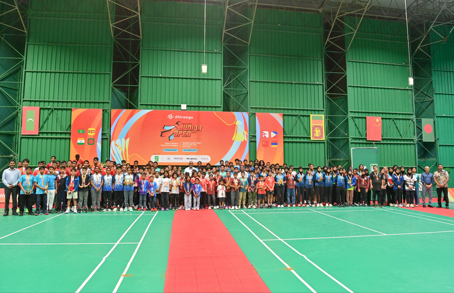 މެޑަލް ހޯދި ކުޅުންތެރިން، ނިންމުމުގެ ރަސްމިއްޔާތަށް ފަހު ރައީސް ޑރ. މުއިއްޒާ އެކު.-- ފޮޓޯ: ރައީސް އޮފީސް