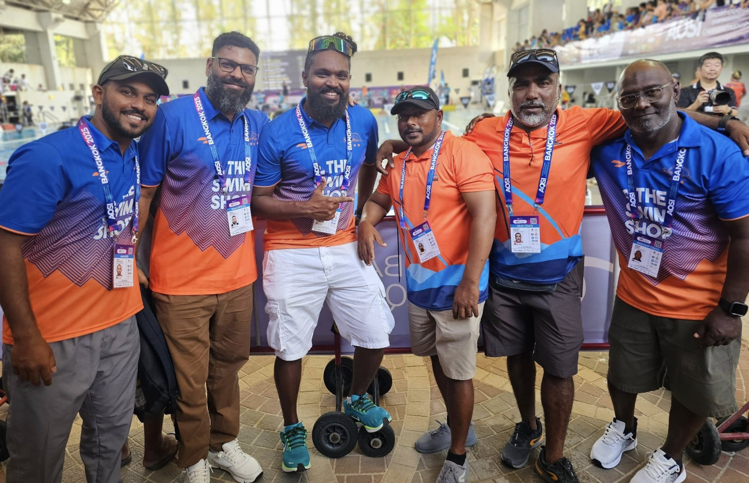 ތައިލެންޑުގެ ބެންކޮކްގައި ބޭއްވި އޭޝިއަން އޯޕަން ސްކޫލް އިންވިޓޭޝަނަލް ޝޯޓްކޯސް މުބާރާތުގައި ރާއްޖޭގެ ފަރާތުން ބައިވެރިވި ނިއު ލެގޫން އަދި ކްލަބް ބޮޑު ރިޔާގެ ކޯޗުން ފޮޓޯއަކަށް ތައްޔާރުވެގެން.