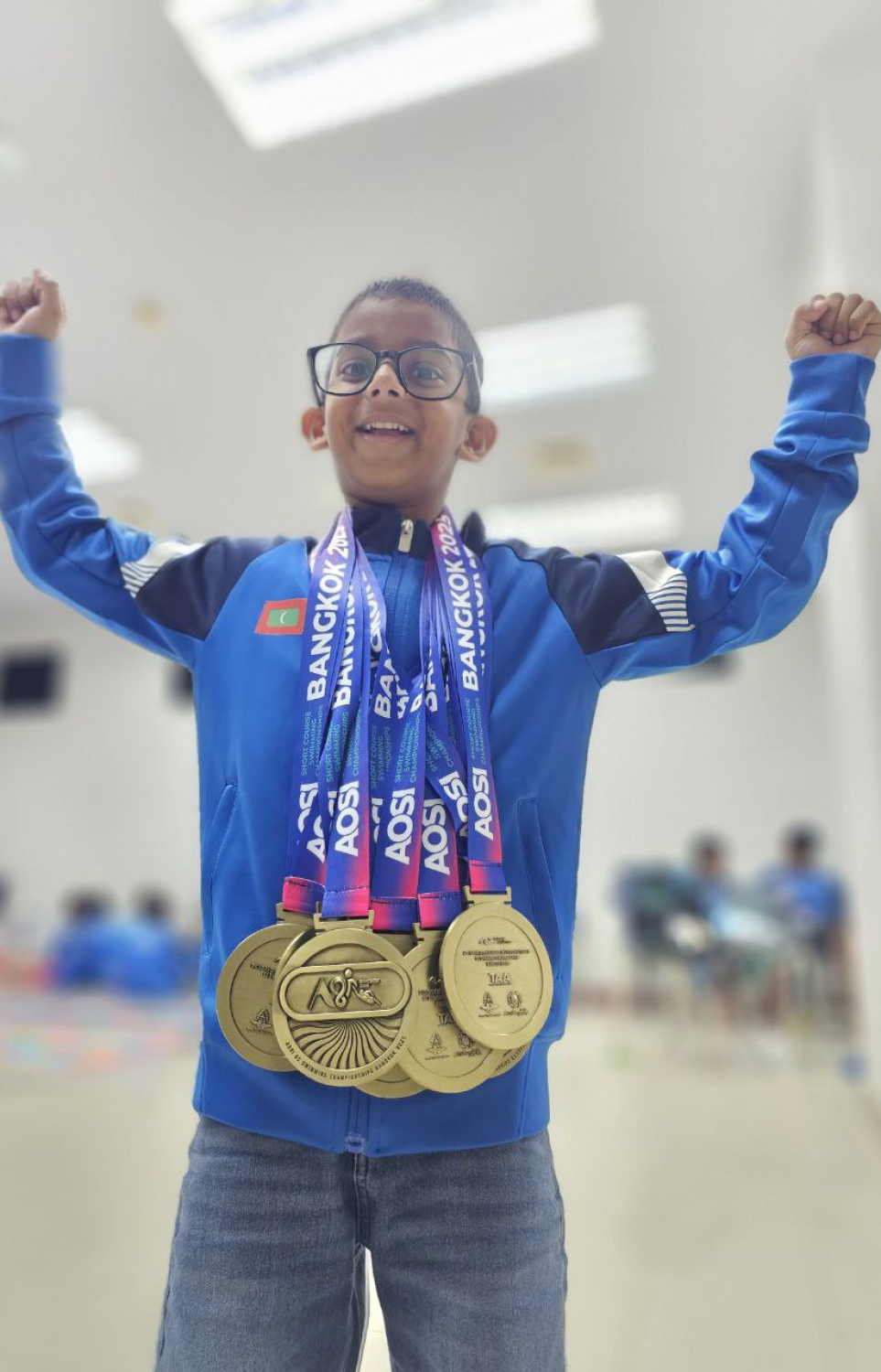 ތައިލެންޑުގެ ވެރިރަށް ބެންކޮކްގައި ބޭއްވި އޭޝިއަން އޯޕަން ސްކޫލް އިންވިޓޭޝަނަލް ޝޯޓްކޯސް މުބާރާތުގައި އުމުރުން ހަތް އަހަރުން ދަށުގެ ބައިގައި ރާއްޖޭގެ ނިއު ލެގޫންގެ ފަރާތުން ބައިވެރި މީކާއިލް ފޮޓޯއަކަށް ތައްޔާރުވެގެން.