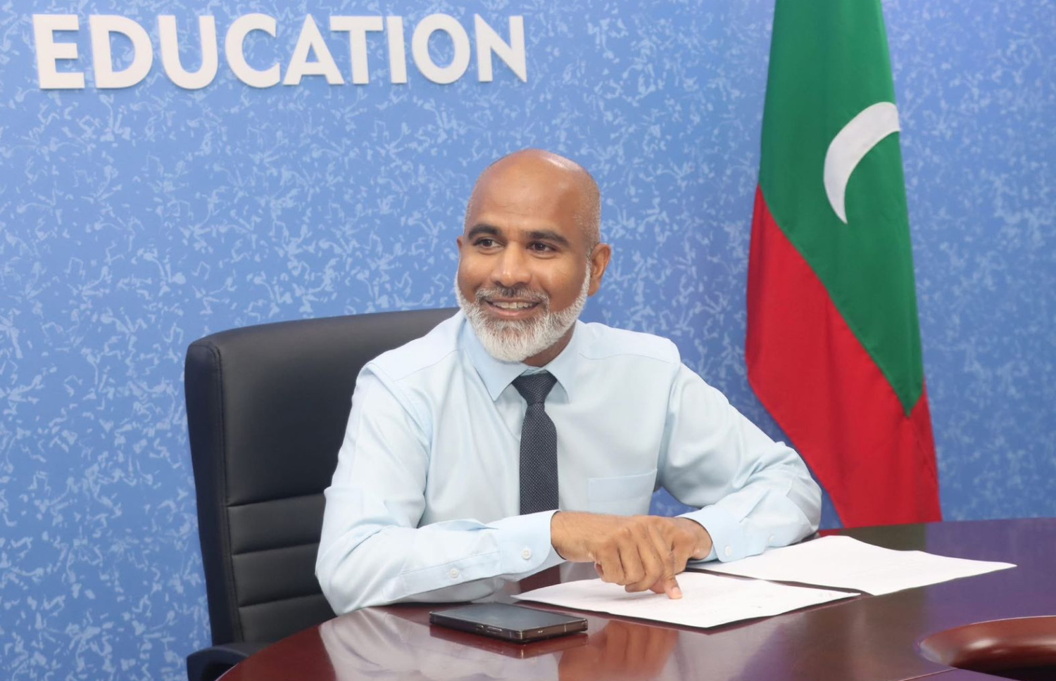އެޑިޔުކޭޝަން މިނިސްޓަރު ޑރ. އިސްމާއިލް ޝަފީއު ޗައިނާއަށްދާ ދަރިވަރުންނާ ބައްދަލުކުރައްވަނީ.-- ފޮޓޯ: އެޑިޔުކޭޝަން މިނިސްޓްރީ