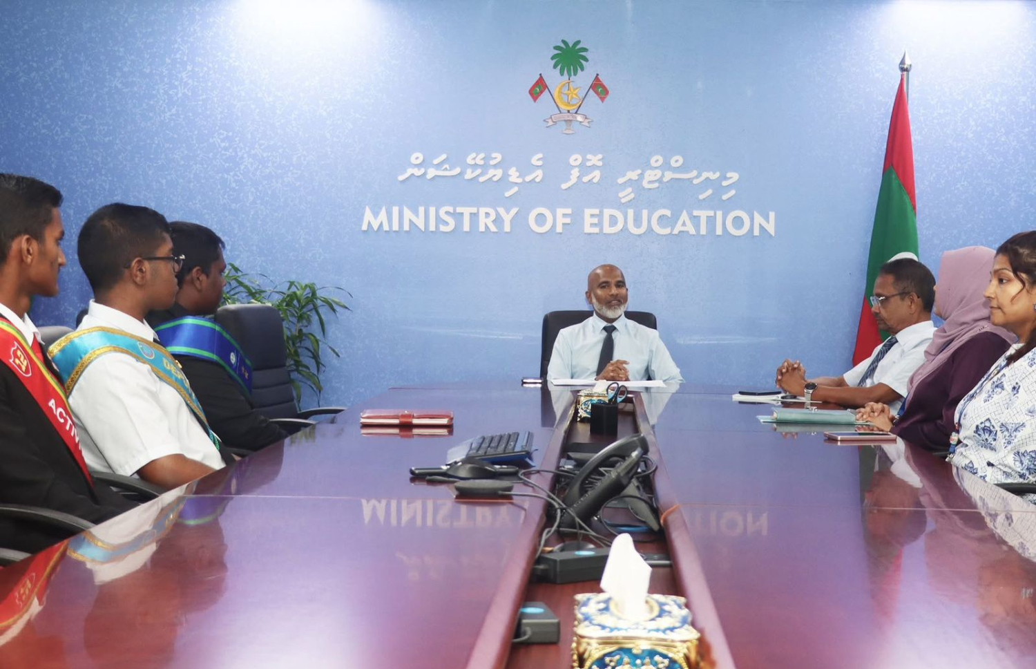 އެޑިޔުކޭޝަން މިނިސްޓަރު ޑރ. އިސްމާއިލް ޝަފީއު، ޗައިނާއަށްދާ ދަރިވަރުންނާ ބައްދަލުކުރައްވަނީ.-- ފޮޓޯ: އެޑިޔުކޭޝަން މިނިސްޓްރީ