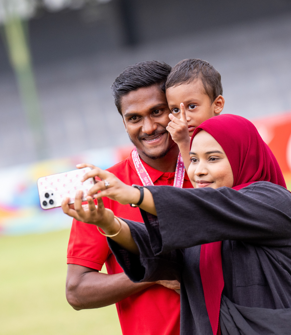 ސްރީ ލަންކާ ފުޓްބޯޅަ ފެޑެރޭޝަނުން އިންތިޒާމުކޮށްގެން އެ ގައުމުގައި ބޭއްވި ސައުތު އޭޝިއަން ސުޕަ ކަޕް ކާމިޔާބުކުރި ރާއްޖޭގެ ގައުމީ ފުޓްބޯޅަ ޓީމަށް މަރުހަބާ ކިޔަން ގަލޮޅު ދަނޑުގައި ބޭއްވި ރަސްމިއްޔާތު.-- ފޮޓޯ: ނިޝާން އަލީ | މިހާރު