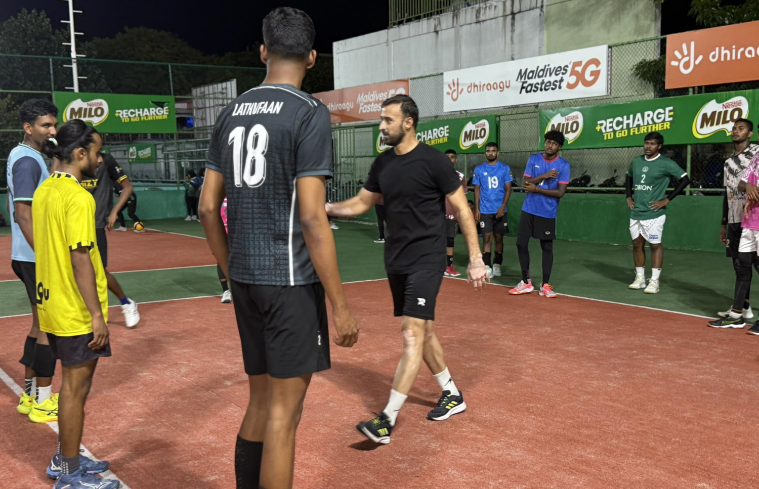 ނަޒާރީ އަފްޝަރު ރާއްޖޭގެ ޓީމުގެ ތަމްރީނުތަކުގައި --- ފޮޓޯ: ކާއްޓޭ | ފޭސްބުކް