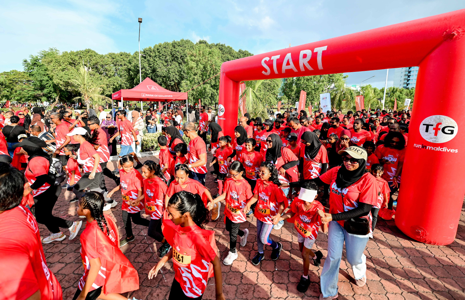 ބީއެމްއެލް އާއި ޓޯޓަލް ފިޓްނަސް ގްރޫޕް (ޓީއެފްޖީ) ގުޅިގެން މިއަދު ހުޅުމާލޭގައި ބޭއްވި ބީއެމްއެލް ވާއު ކިޑްސް ރަންގައި ބައިވެރިވި ދުވުންތެރިން.-- ފޮޓޯ: ނިޝާން އަލީ | މިހާރު