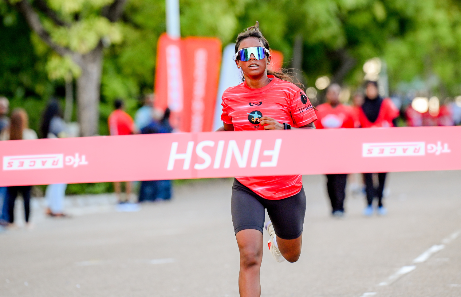 ބީއެމްއެލް އާއި ޓޯޓަލް ފިޓްނަސް ގްރޫޕް (ޓީއެފްޖީ) ގުޅިގެން މިއަދު ހުޅުމާލޭގައި ބޭއްވި ބީއެމްއެލް ވާއު ކިޑްސް ރަންގައި ބައިވެރިވި ދުވުންތެރިއަކު ރޭސް ނިންމަނީ.-- ފޮޓޯ: ނިޝާން އަލީ | މިހާރު