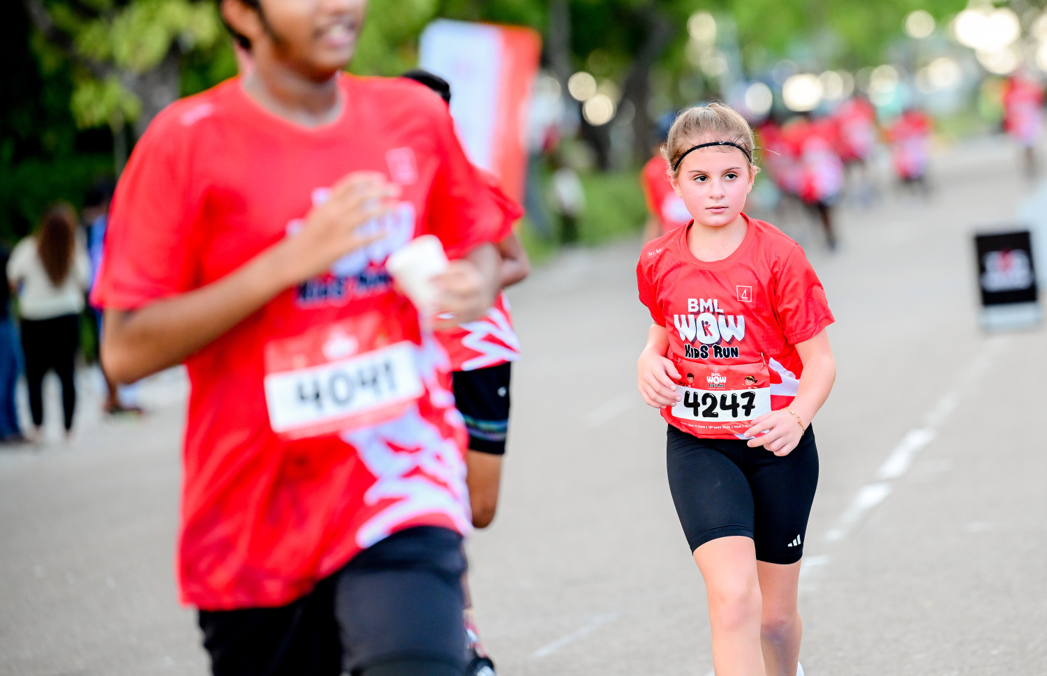 ބީއެމްއެލް އާއި ޓޯޓަލް ފިޓްނަސް ގްރޫޕް (ޓީއެފްޖީ) ގުޅިގެން މިއަދު ހުޅުމާލޭގައި ބޭއްވި ބީއެމްއެލް ވާއު ކިޑްސް ރަންގައި ބައިވެރިވި ދުވުންތެރިން.-- ފޮޓޯ: ނިޝާން އަލީ | މިހާރު