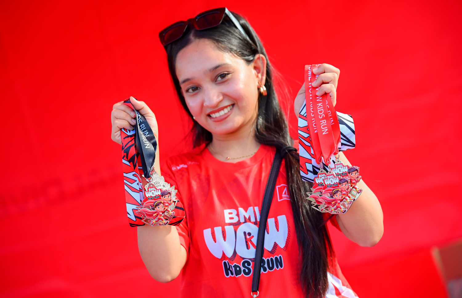 ބީއެމްއެލް އާއި ޓޯޓަލް ފިޓްނަސް ގްރޫޕް (ޓީއެފްޖީ) ގުޅިގެން މިއަދު ހުޅުމާލޭގައި ބޭއްވި ބީއެމްއެލް ވާއު ކިޑްސް ރަންގެ މެޑަލް ދައްކާލަނީ.-- ފޮޓޯ: ނިޝާން އަލީ | މިހާރު