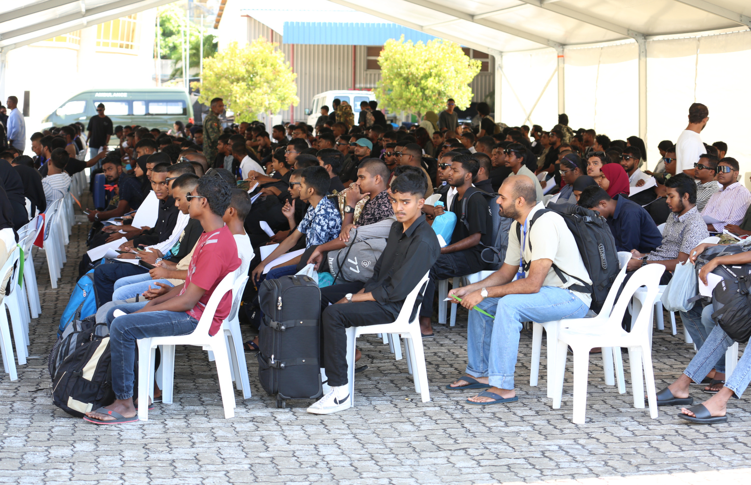 ނޭޝަނަލް ސާވިސް ޕްރޮގްރާމްގެ ފުރަތަމަ ބުރުން ޖާގަ ލިބުނު 340 މީހުން ފުރަނީ -- ފޮޓޯ: ޑިފެންސް މިނިސްޓްރީ