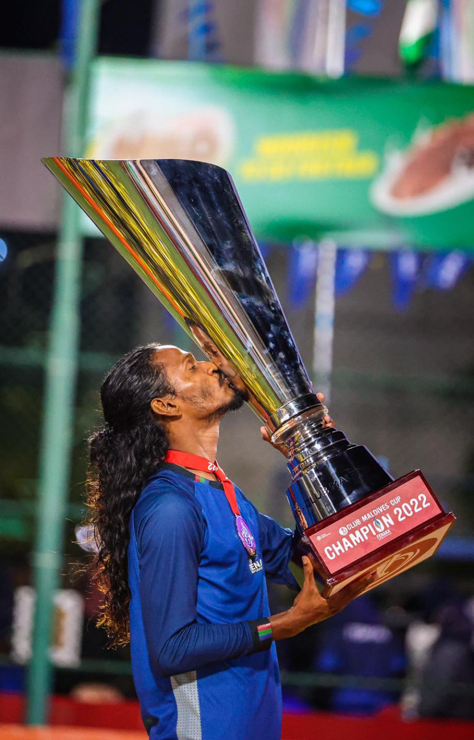 އަޔާ، ފެނަކަ އާއެކު 2022 ވަނަ އަހަރު ކްލަބް މޯލްޑިވްސް ކަޕް ތަށި އުފުލާލަނީ.-- ފޮޓޯ: އަބްދުﷲ ޔަޝައު (ޔަކޭ)