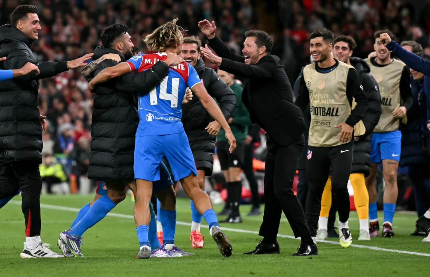 ލޮރެންޓޭ އެތުލެޓިކޯއަށް އެއްވަރު ކޮށްދިން ގޯލަށް ފަހު ސިމިއޯނީ އުފާފާޅުކުރަނީ. -- ފޮޓޯ: އޭއެފްޕީ