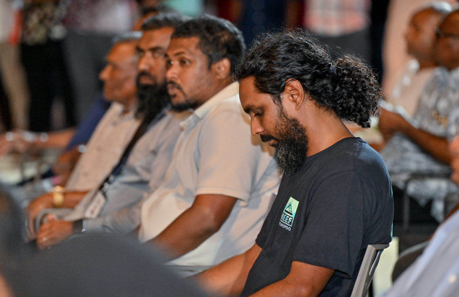 ވ. ތިނަދޫ ރައްޔިތުންނާއެކު ބޭއްވި ބައްދަލުވުމުގައި އެ ރަށު ރައްޔިތުން ބައިވެރިވަނީ.-- ފޮޓޯ: ރައީސް އޮފީސް