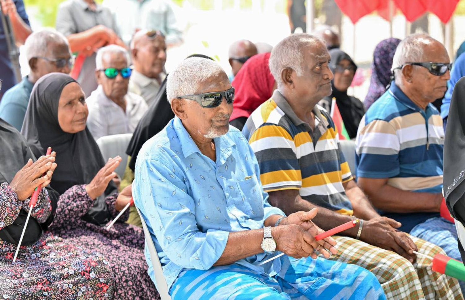 ރައީސްއާ އެކު އޮތް ބައްދަލުވުމުގައި ބައިވެރިވި ރަކީދޫގެ ބައެއް މީހުން. -- ފޮޓޯ | ރައީސް އޮފީސް