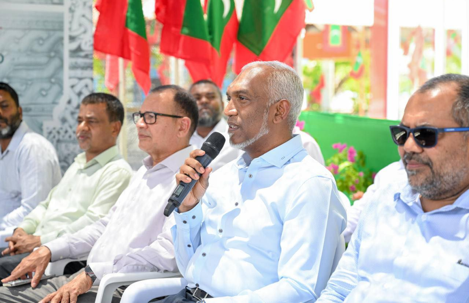 ރައީސް ޑރ. މުހައްމަދު މުއިއްޒު ރަކީދޫގެ ރައްޔިތުންނާ މިއަދު ބައްދަލުކުރައްވަނީ. -- ފޮޓޯ | ރައީސް އޮފީސް