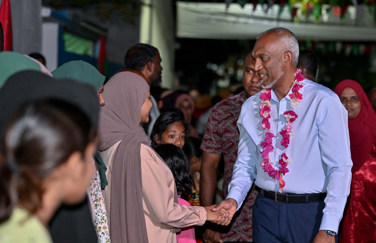 ރައީސް މުއިއްޒު ރޭ ނިލަންދު އަށް ވަޑައިގަތުމުން މަރުހަބާ ދަންނަވަނީ.---ފޮޓޯ: ރައީސް އޮފީސް