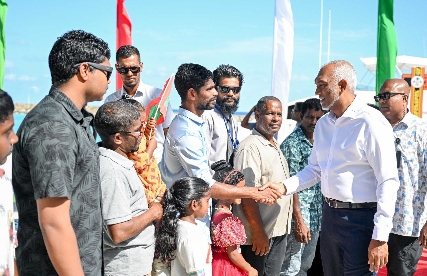 ރައީސް މުއިއްޒު މިއަދު ދަރަނބޫދު އަށް ވަޑައިގަތުމުން މަރުހަބާ ދަންނަވަނީ.---ފޮޓޯ: ރައީސް އޮފީސް