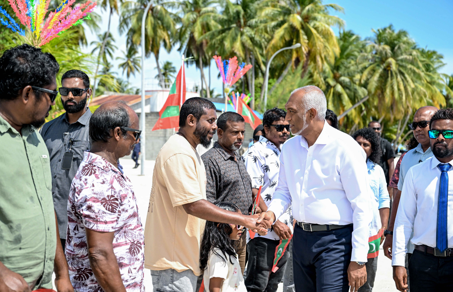 ރައީސް މުއިއްޒު މިއަދު ކަނޑޫދު އަށް ވަޑައިގަތުމުން މަރުހަވާ ދަންނަވަނީ.---ފޮޓޯ: ރައީސް އޮފީސް