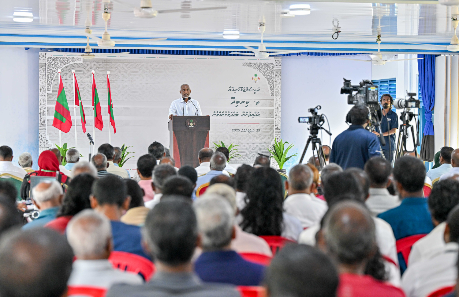 ރައީސް މުއިއްޒު ކިނބިދޫގެ ރައްޔިތުންނާ މިއަދު ބައްދަލުކުރައްވަނީ.---ފޮޓޯ: ރައީސް އޮފީސް