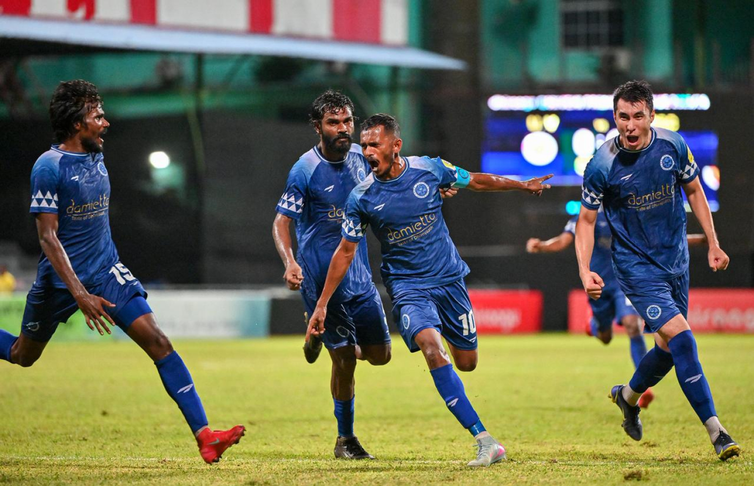 ސެންޓޭ، ލަނޑު ޖެހުމަށް ފަހު އުފާފާޅު ކުރަނީ --- ފޮޓޯ: ފަޔާޒު މޫސާ | މިހާރު