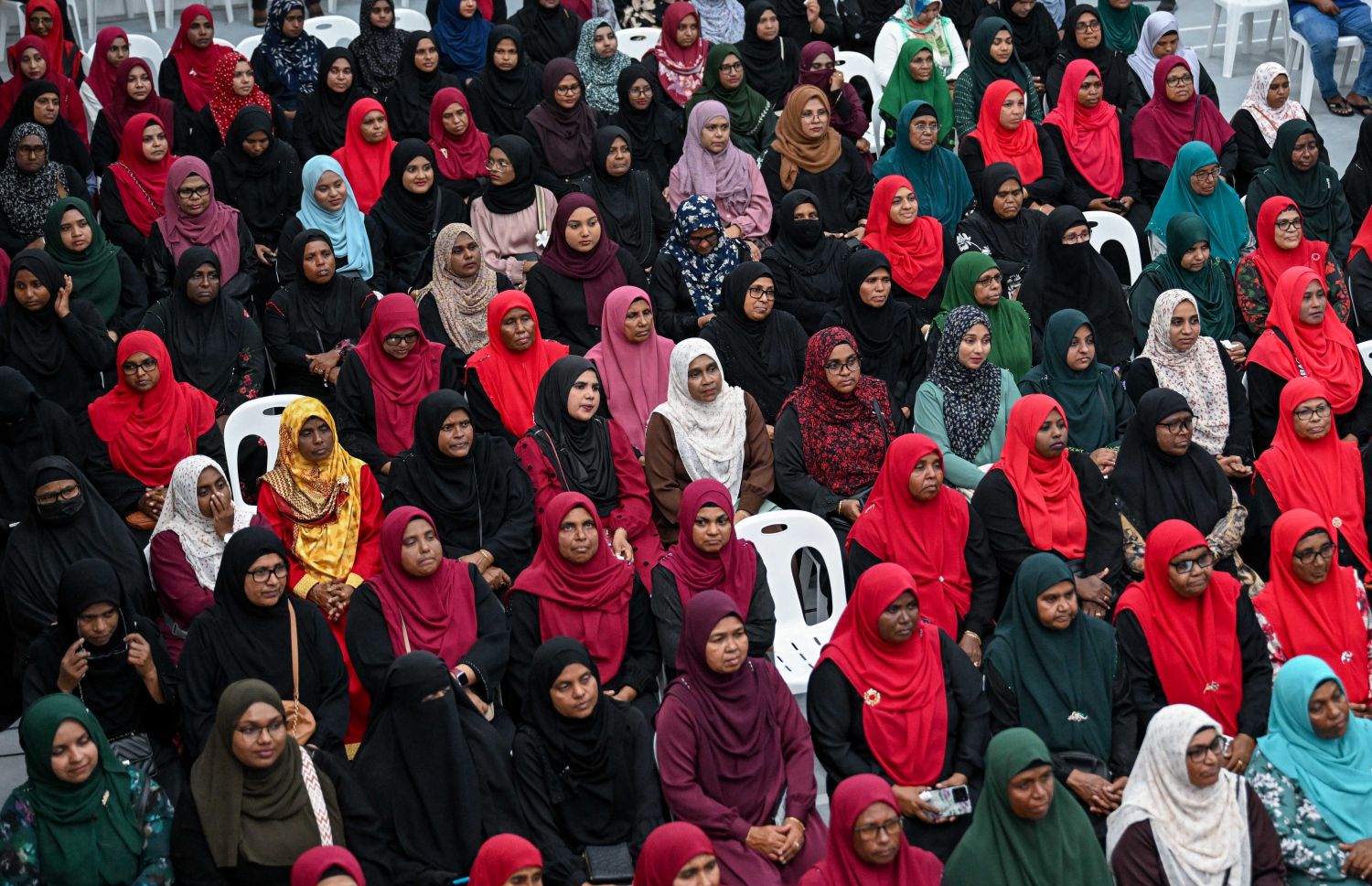 ރައީސް ޑރ. މުހައްމަދު މުއިއްޒު ތ. ގުރައިދޫއަށް ވަޑައިގެން ރައްޔިތުންނާ ބައްދަލުކުރެއްވުން.-- ފޮޓޯ: ރައީސް އޮފީސް