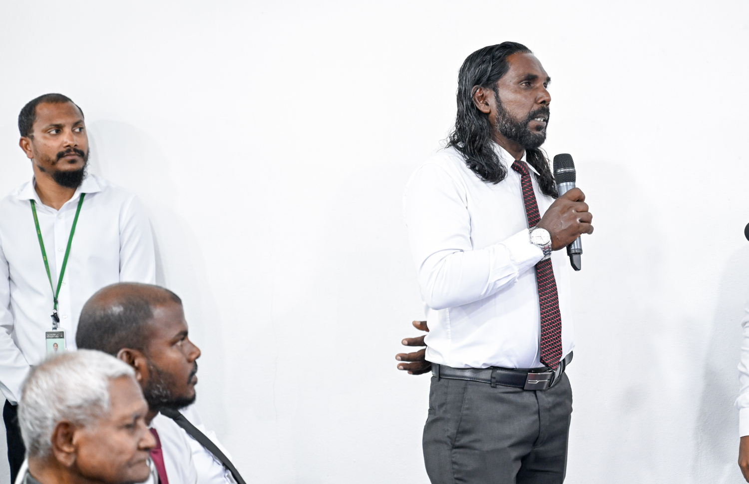 ރައީސް ޑރ. މުހައްމަދު މުއިއްޒު ތ. ގާދިއްފުށީ ރައްޔިތުންނާ ބައްދަލުކުރެއްވުމަށް ބޭއްވި ޖަލްސާ.--- ފޮޓޯ: ރައީސް އޮފީސް