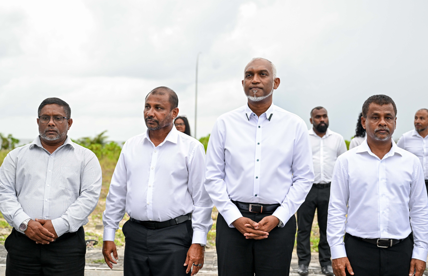 ރައީސް ޑރ. މުހައްމަދު މުއިއްޒު އަދި އަރިހުގައި ތިމަރަފުށީ ދާއިރާގެ މެމްބަރު އަހުމަދު ރިޒާޒް.-- ފޮޓޯ: ރައީސް އޮފީސް