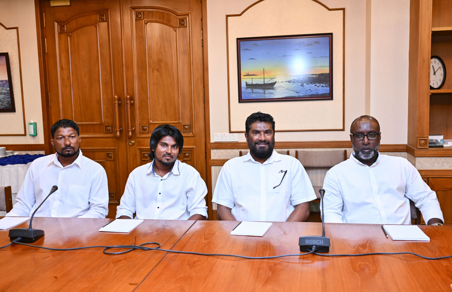 ރައީސް މުއިއްޒާ މިއަދު ބައްދަލުކުރި ބައެއް މަސްވެރިންނާއި ކެޔޮޅުން އެ ބައްދަލުވުމުގައި.---ފޮޓޯ: ރައީސް އޮފީސް