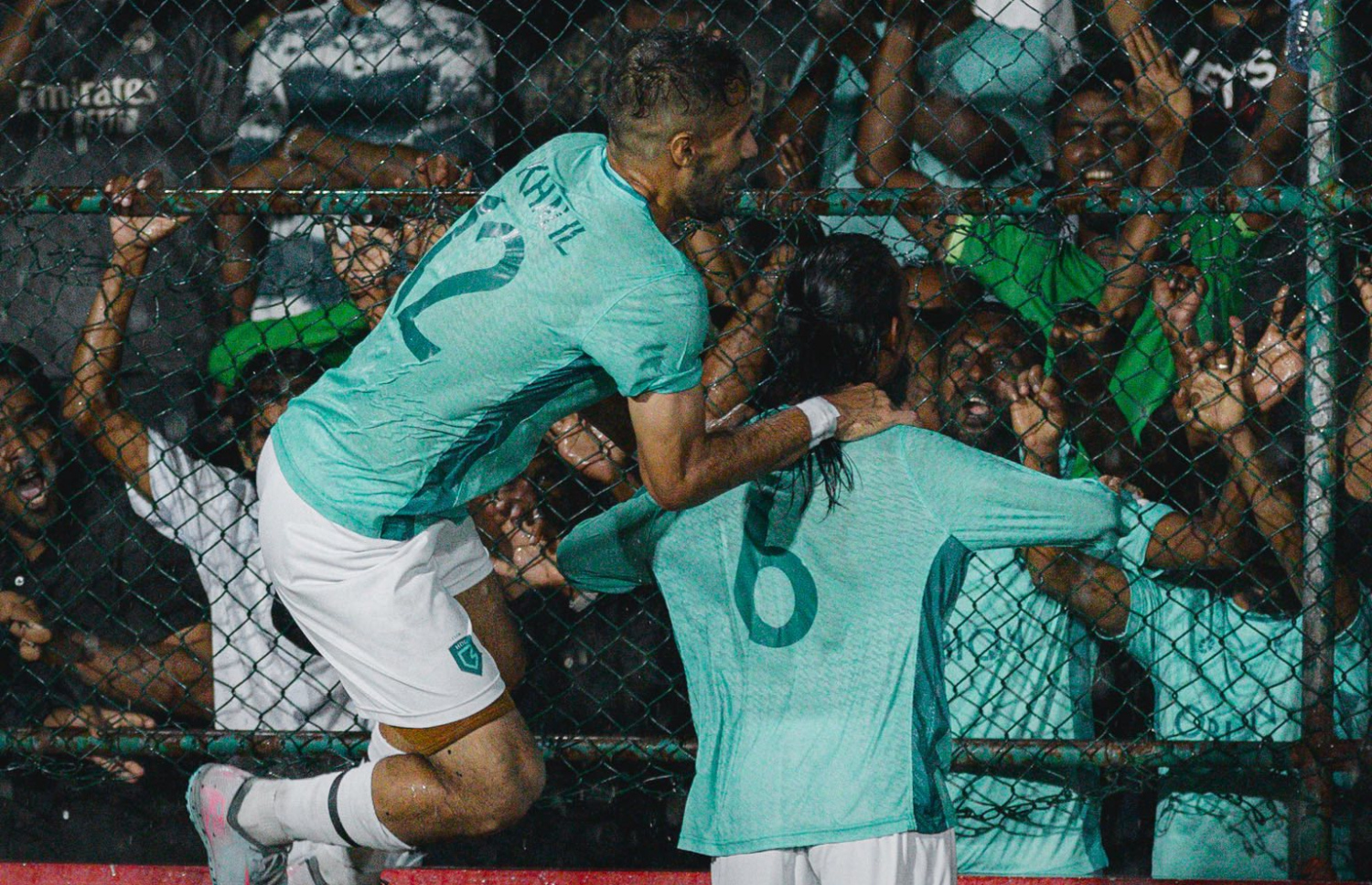 އޮންލީ (6) އެންމެ ފަހު ވަގުތު ޓީމު މޮޅު ކޮށްދިން ގޯލު ޖެހުމަށް ފަހު.-- ފޮޓޯ: ކްލަބް އެޗްޑީސީ