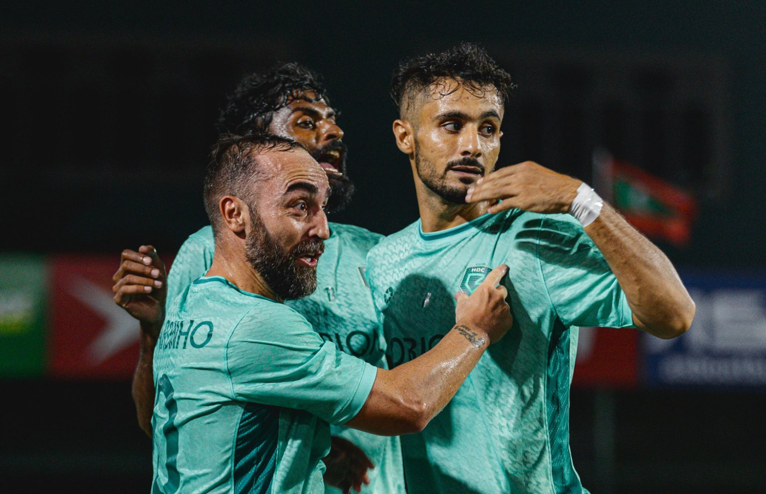 އެޗްޑީސީގެ ފުރަތަމަ ގޯލަށް ފަހު ރިކާޑީނިއޯ (ވ) އާއި ކުޅުންތެރިން އުފާފާޅުކުރަނީ.-- ފޮޓޯ: ކްލަބް އެޗްޑީސީ