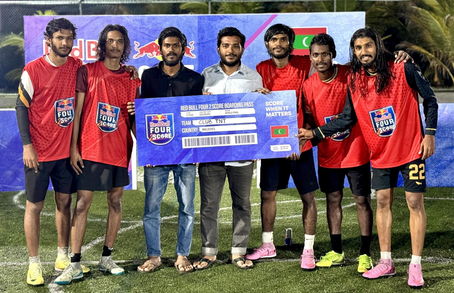 މިއަހަރުގެ ރާއްޖޭގެ ކޮލިފައިންގެ ޗެމްޕިއަންކަން ހޯދި ޓީއެންޓީ.-- ފޮޓޯ: ކްލަބް ޓީއެންޓީ