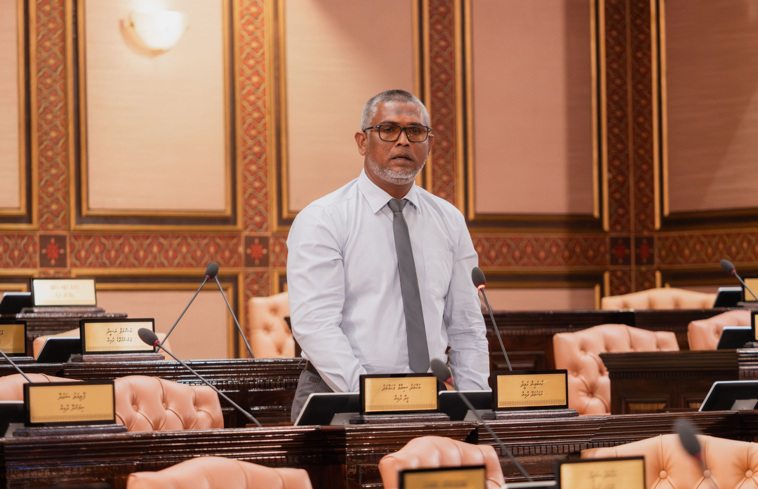 ރައްޔިތުންގެ މަޖިލީހުގެ ކުޑަހުވަދޫ ދާއިރާގެ މެންބަރު ހުސައިން ހަމީދު، ރައްޔިތުންގެ މަޖިލީހުގެ ޖަލްސާއެއްގައި ވާހަކަދައްކަވަނީ. ފޮޓޯ: ރައްޔިތުންގެ މަޖިލީހުގެ އިދާރާ