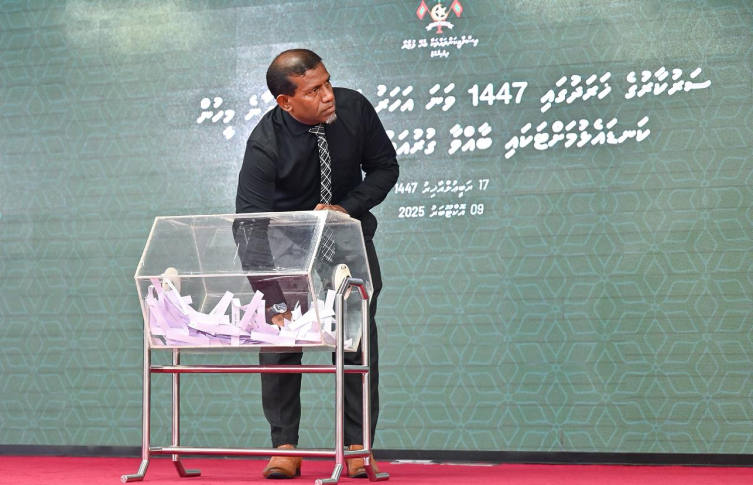 ސަރުކާރުގެ ހަރަދުގައި މި އަހަރު ހައްޖަށް ފޮނުވާ މީހުންގެ ގުރު އިސްކާމިކް މިނިސްޓްރީގެ އޮފިޝަލުން މިއަދު ނަގަނީ.---ފޮޓޯ: ފަޔާޒް މޫސާ | މިހާރު