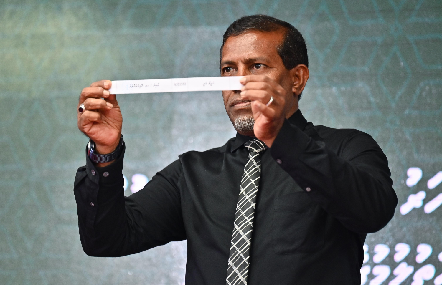 ސަރުކާރުގެ ހަރަދުގައި މި އަހަރު ހައްޖަށް ފޮނުވާ މީހުންގެ ގުރު އިސްކާމިކް މިނިސްޓްރީގެ އޮފިޝަލުން މިއަދު ނަގަނީ.---ފޮޓޯ: ފަޔާޒް މޫސާ | މިހާރު