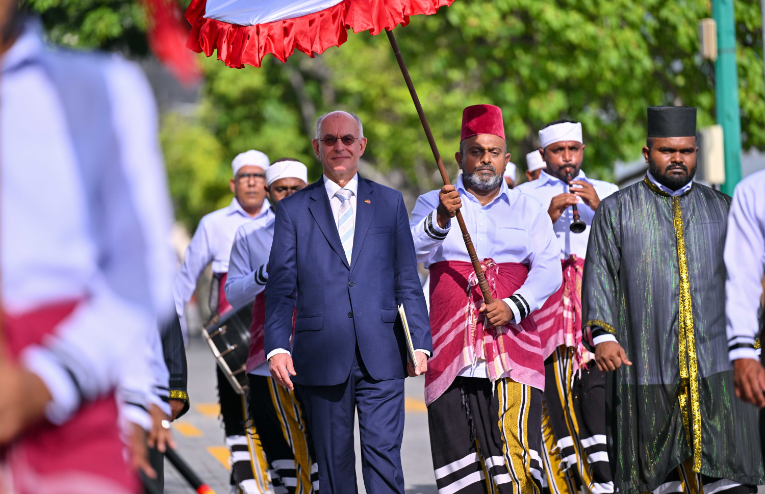 ޖަރުމަނުވިލާތުން ރާއްޖެއަށް ކަނޑައެޅި އާ ސަފީރު، ޑރ. ފީލިކްސް ނިއުމަން ހަތްކޮޅުގައި ރައީސް އޮފީހަށް ވަޑައިގަންނަވަނީ.-- ފޮޓޯ: ރައީސް އޮފީސް