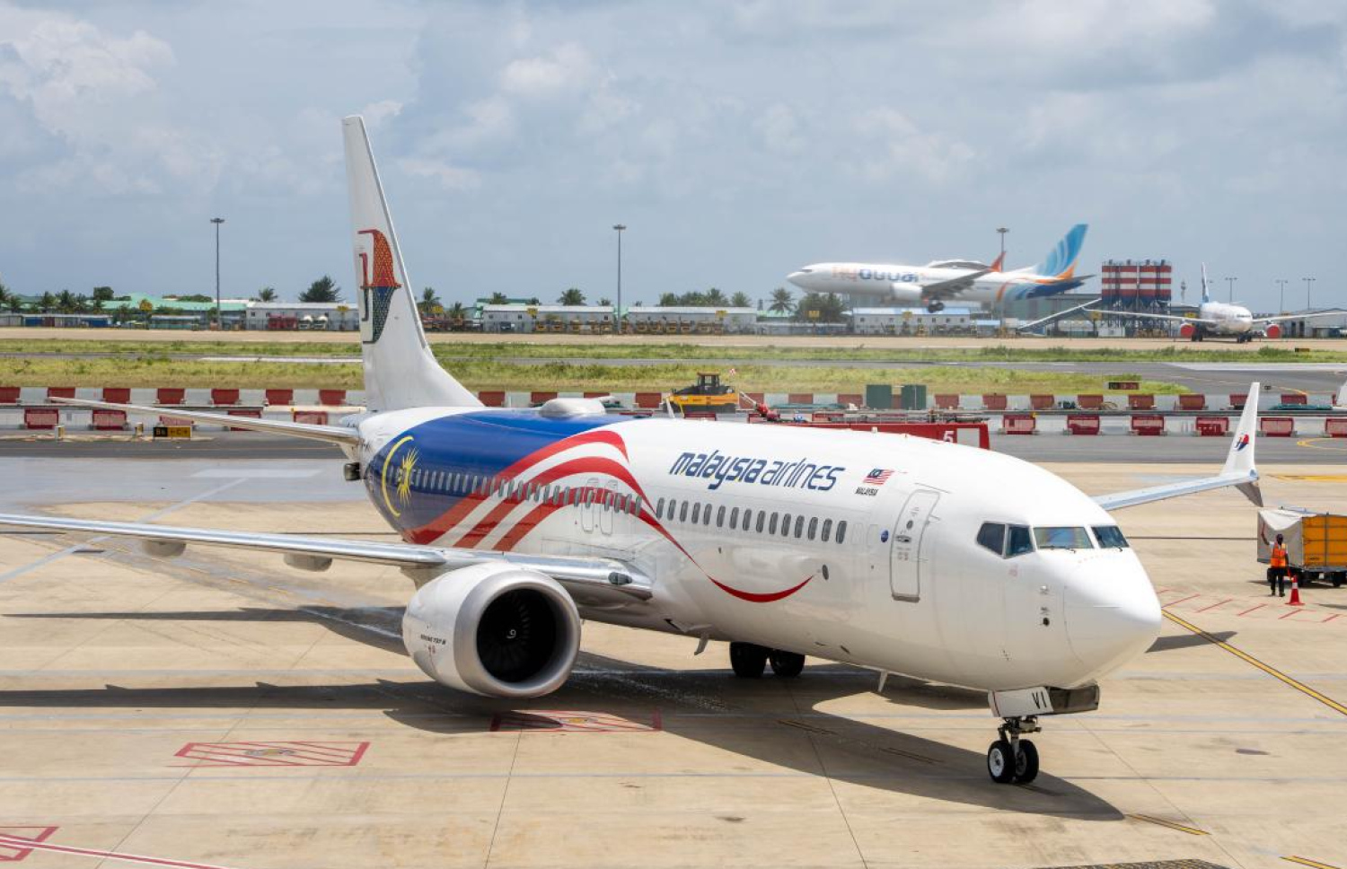 މެލޭޝިއާ އެއާލައިންސްގެ މަތިންދާބޯޓު ވީއައިއޭގެ ޓާމިނަލް 1 އަށް މިއަދު ކައިރި ކޮށްފައި.---ފޮޓޯ: އެމްއޭސީއެލް