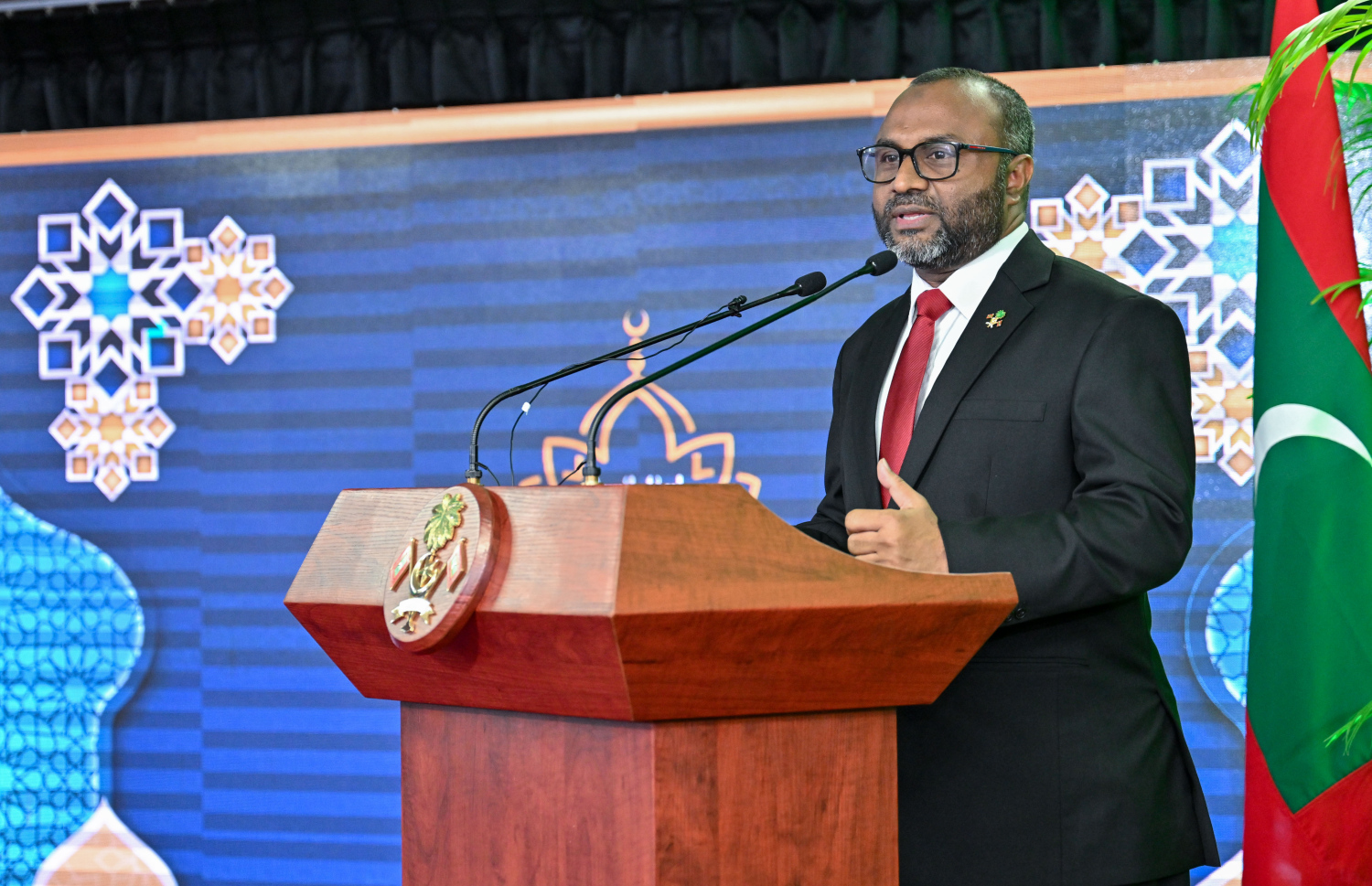 ޤުރުއާން ކިޔެވުމުގެ 37 ވަނަ ޤައުމީ މުބާރާތުގެ އިނާމު ދިނުމަށް އިސްލާމީ މަރުކަޒުގެ ޖަލްސާކުރާ މާލަމުގައި ބޭއްވި ރަސްމިއްޔާތުގައި އިސްލާމިކް މިނިސްޓަރު ޑރ. މުހައްމަދު ޝަހީމް އަލީ ސައީދު ވާހަކަ ދައްކަަވަނީ --- ފޮޓޯ/ރައީސް އޮފީސް