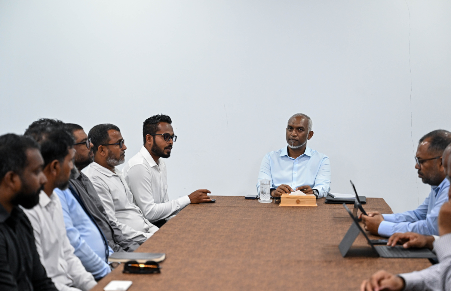 ށ. ފޯކައިދޫ ކައުންސިލާ ރައީސް ޑރ. މުހައްމަދު މުއިއްޒު ބައްދަލުކުރައްވަނީ.-- ފޮޓޯ: ރައީސް އޮފީސް