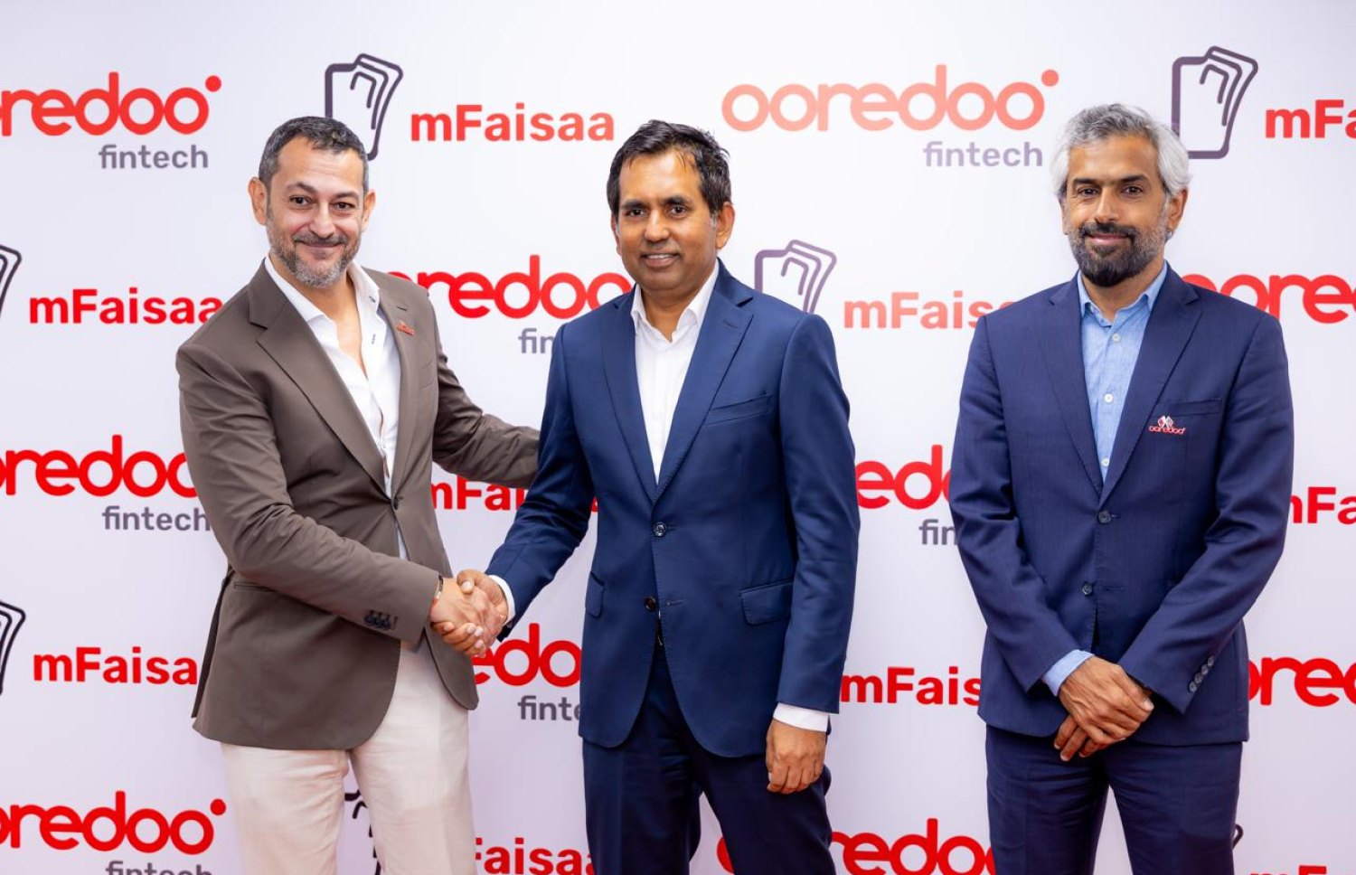 ޕޭޕަލްގެ ހިދުމަތް ރާއްޖެ އަށް ތައާރަފްކުރަން ނިންމިކަން އިއުލާންކުރި ރަސްމިއްޔާތުގައި އިކޮނޮމިކް މިނިސްޓަރު ސައީދާއި އުރީދޫގެ ބައެއް އިސްވެރިން: ޕޭޕަލްގެ ހިދުމަތް އަންނަ އަހަރު އުރީދޫން ރާއްޖެއަށް ތައާރަފް ކުރާނެ ކަމަށް އެ ކުންފުނިން ބުނޭ.--- ފޮޓޯ| އުރީދޫ