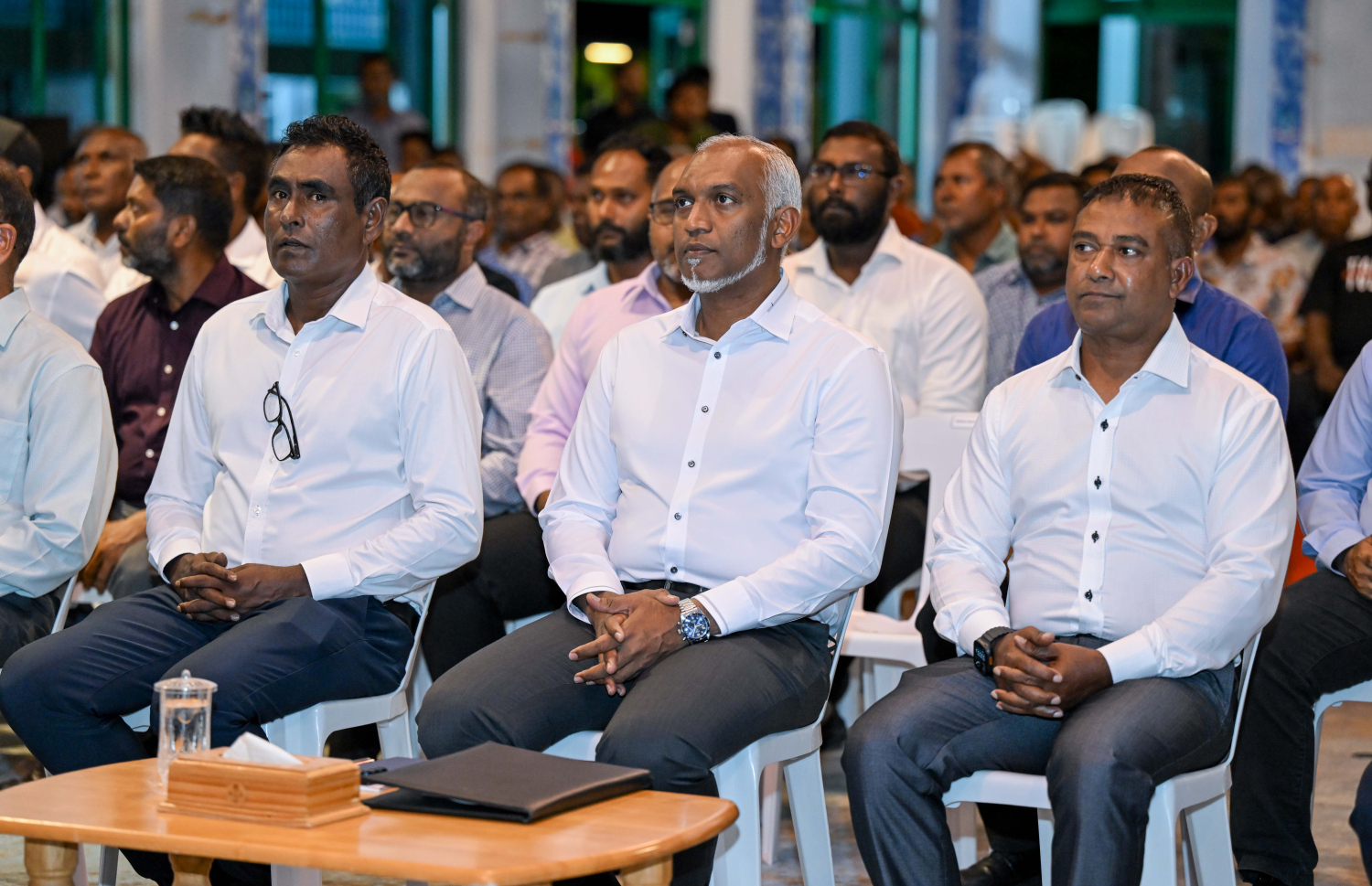 ރައީސް ޑރ. މުހައްމަދު މުއިއްޒު ކޮމަންޑޫ ރައްޔިތުންނާ ބައްދަލުކުރެއްވުން.-- ފޮޓޯ: ރައީސް އޮފީސް