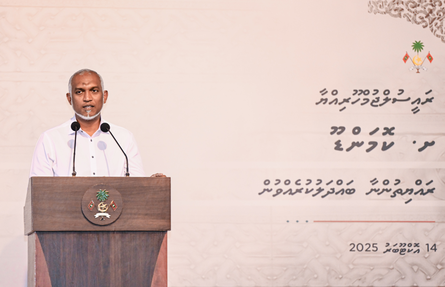 ރައީސް ޑރ. މުހައްމަދު މުއިއްޒު ކޮމަންޑޫ ރައްޔިތުންނާ ބައްދަލުކުރެއްވުން.-- ފޮޓޯ: ރައީސް އޮފީސް